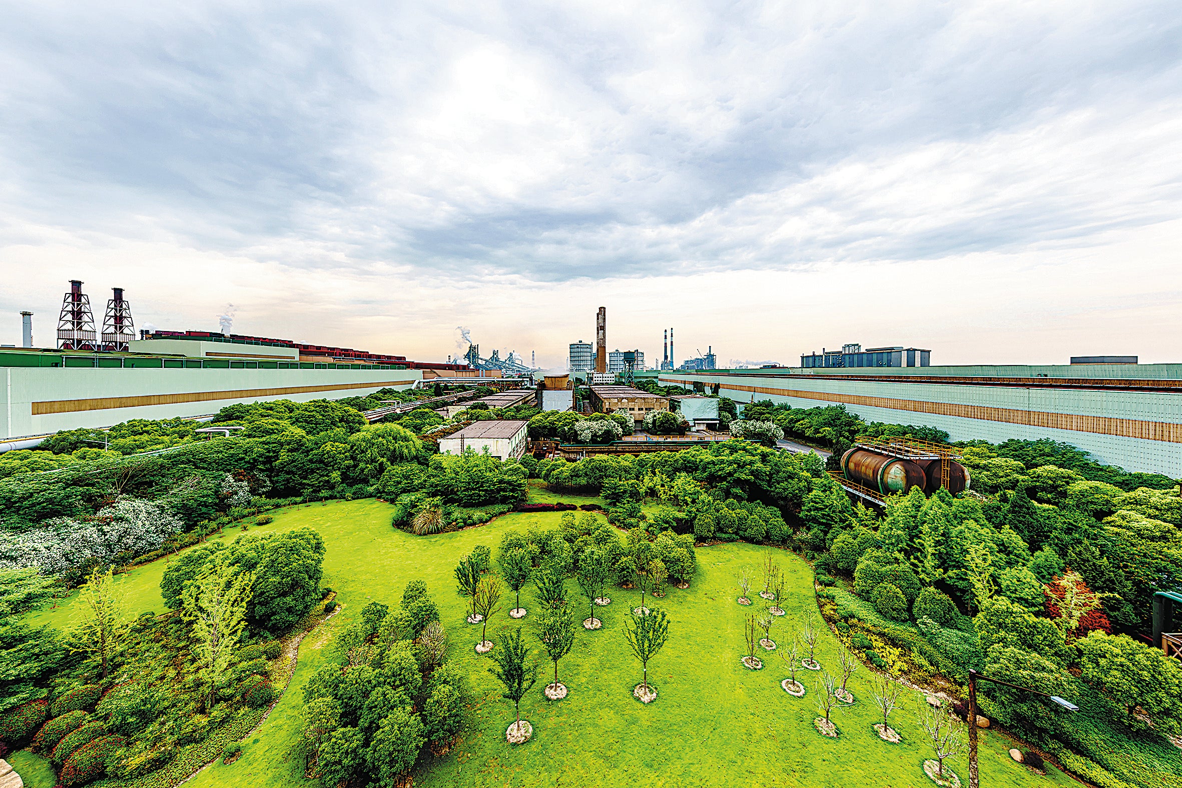 Baoshan Iron & Steel Co in Shanghai has made great efforts to turn its production base into a model of low-carbon development