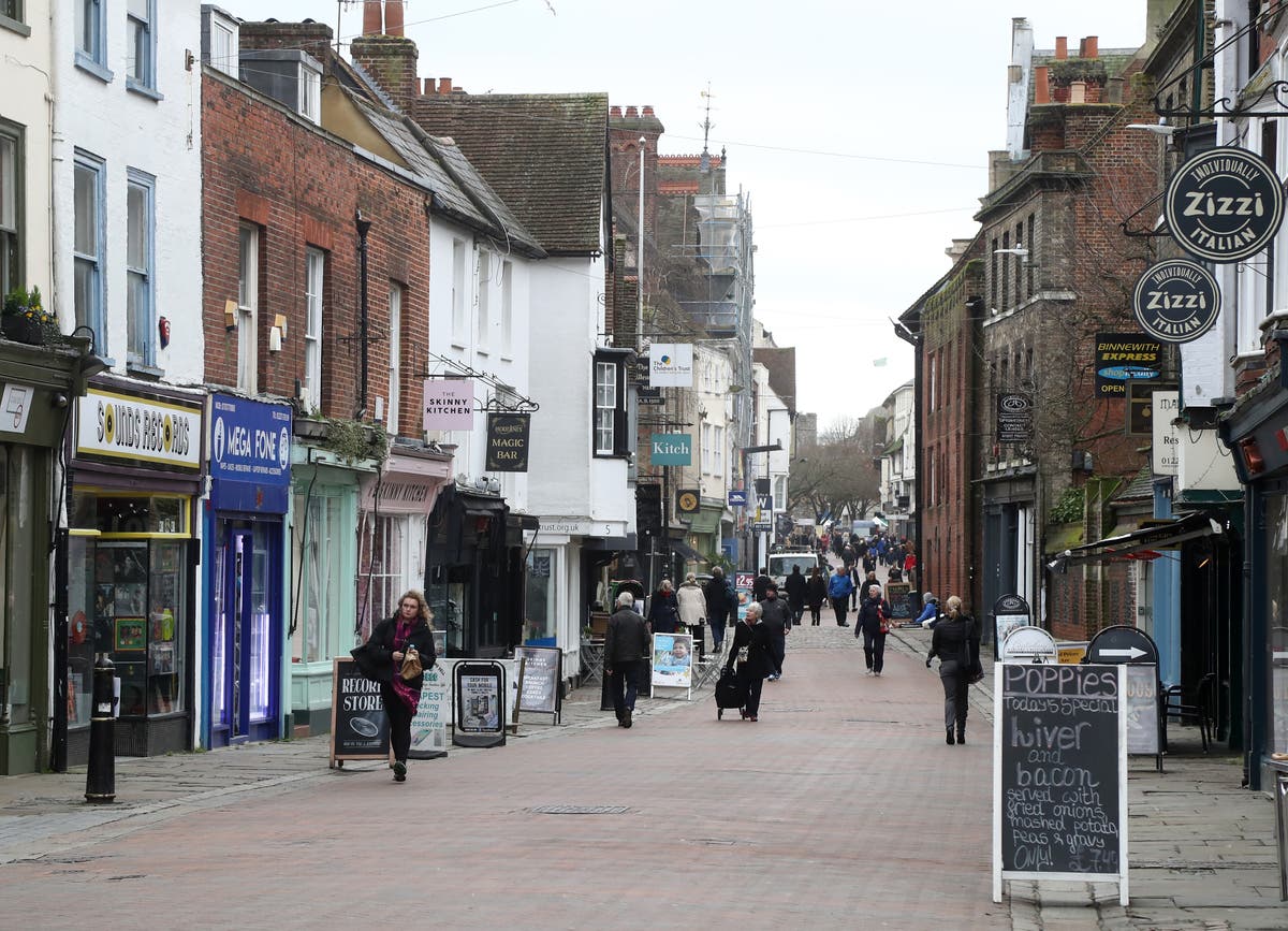 Shopper footfall stalls amid record temperatures and cost-of-living pressure