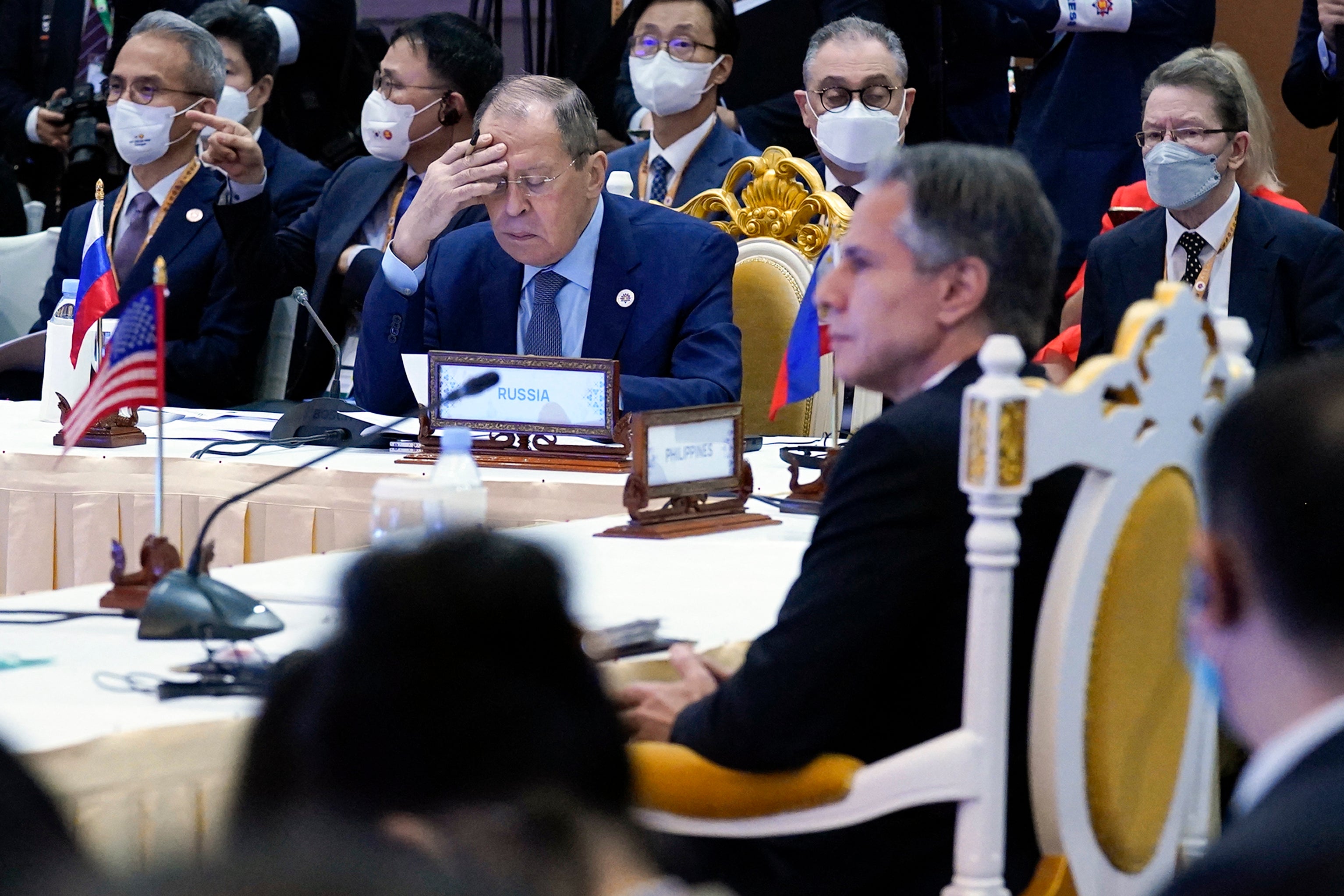 Russia’s Foreign Minister Sergey Lavrov (L) and US Secretary of State Antony Blinken (R) attend the East Asia Summit Foreign Ministers meeting during the 55th Asean Foreign Minsters’ Meeting in Phnom Penh on 5 August 2022