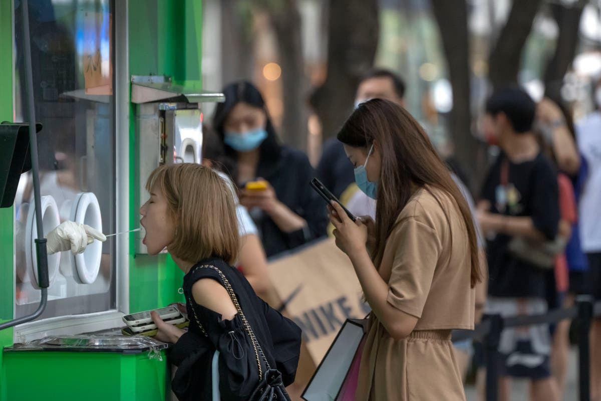 Thousands stranded in China resort city amid COVID lockdown
