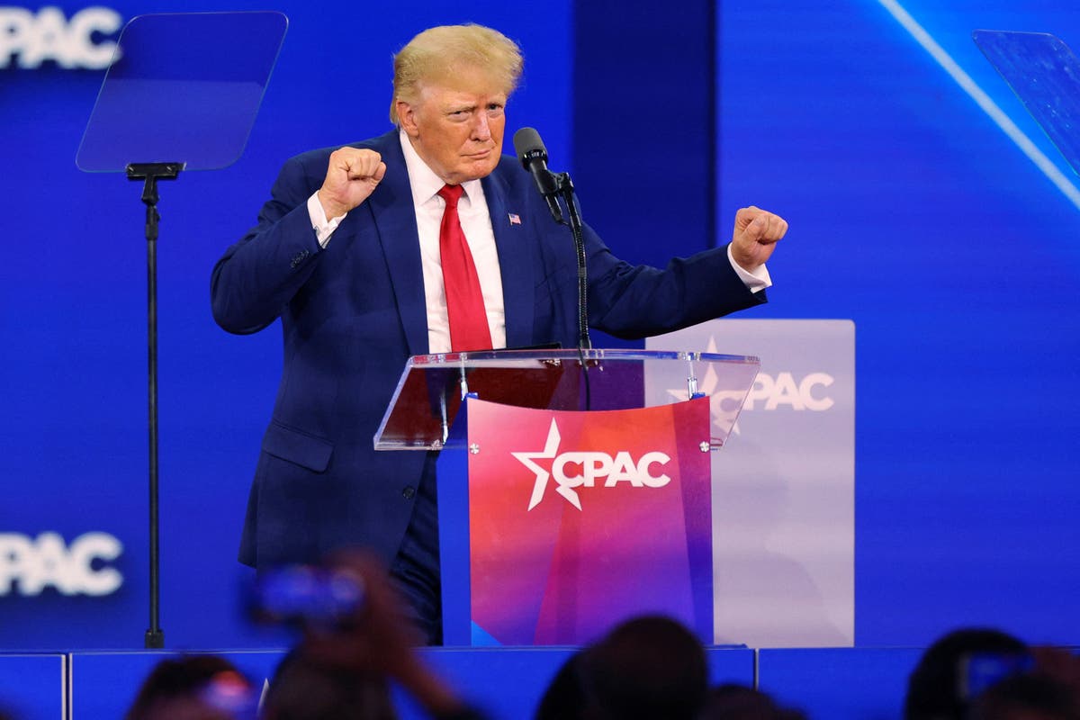 Donald Trump mengklaim 6 Januari dan konspirasi melawan Gretchen Whitmer adalah konspirasi pemerintah ‘palsu’ selama pidato CPAC