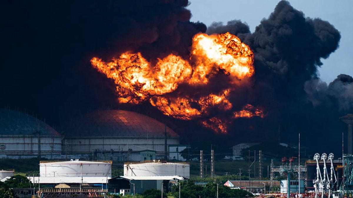 Cuba: Hundreds hurt and 17 missing after lightning strike sparks fire at oil tank farm
