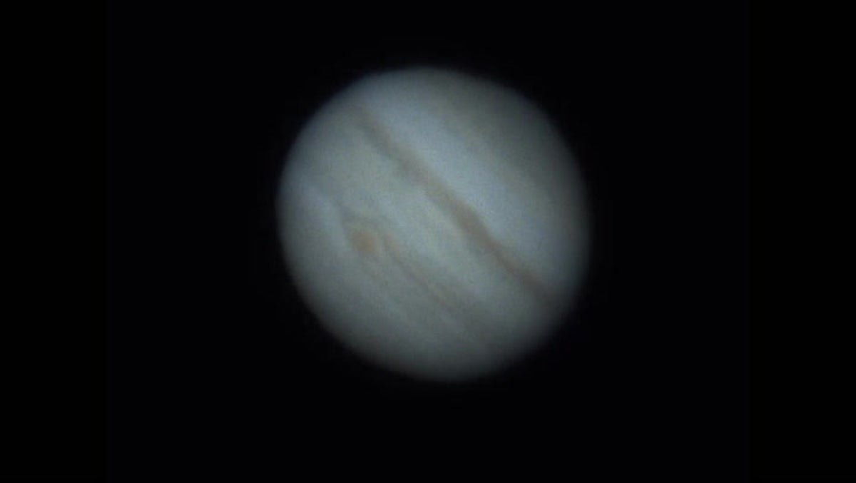 Amateur astronomer captures impressive picture of Jupiter from back garden