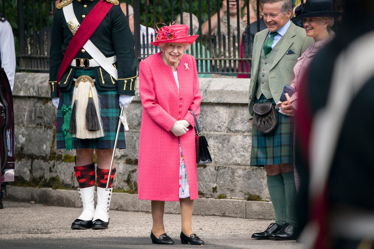 Queen to cut Balmoral trip short to meet with incoming prime minister