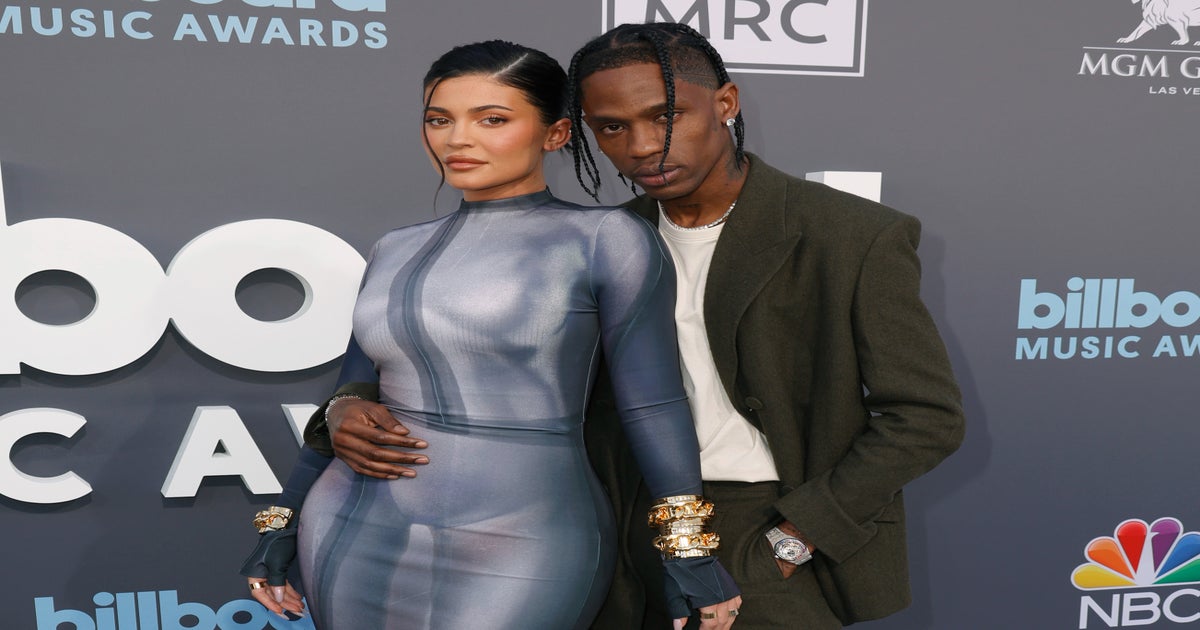 Travis Scott Plays Basketball With Daughter Stormi: Video