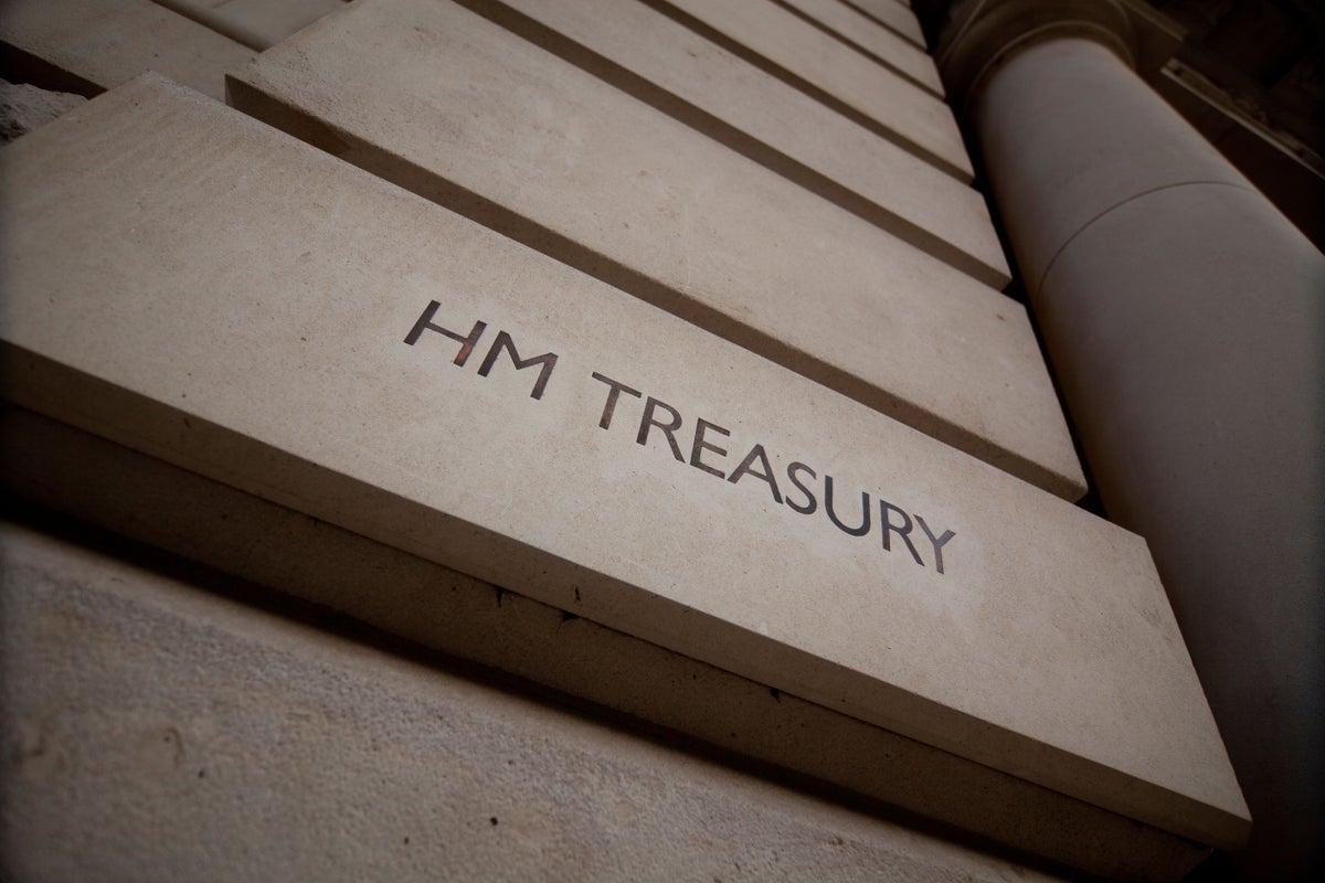 La furia de Whitehall crece por el despido de un alto funcionario del Tesoro