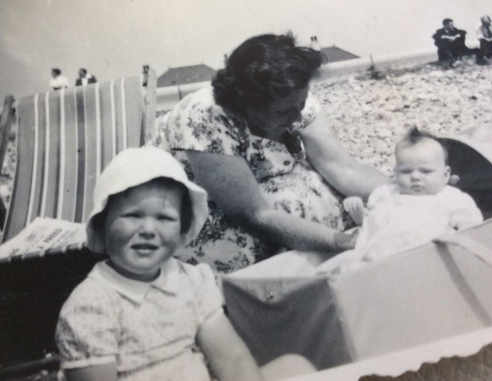 Norah with her two children in 1955 (Collect/PA Real Life)