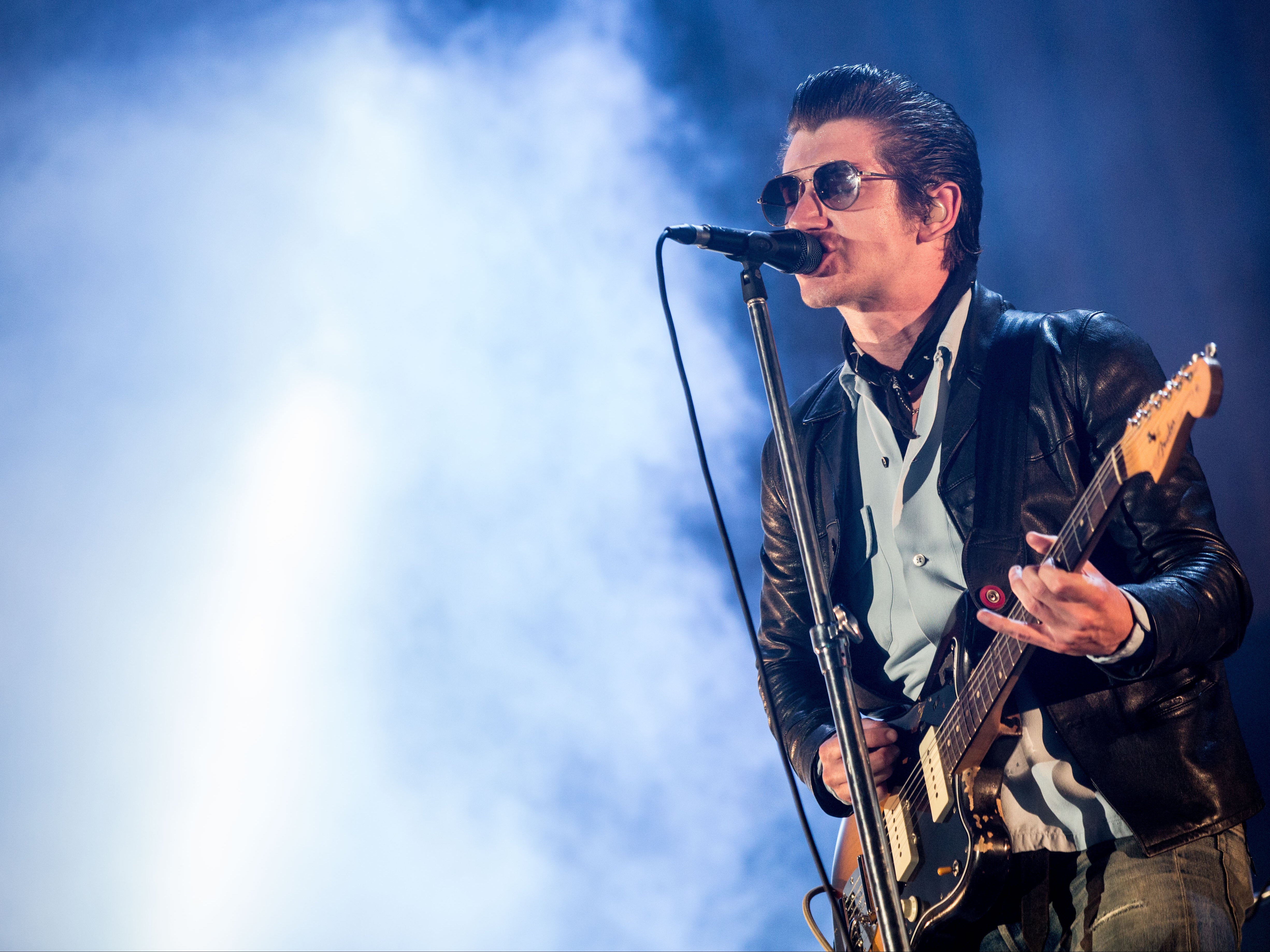 Arctic Monkeys announce new album The Car and share release date and ...