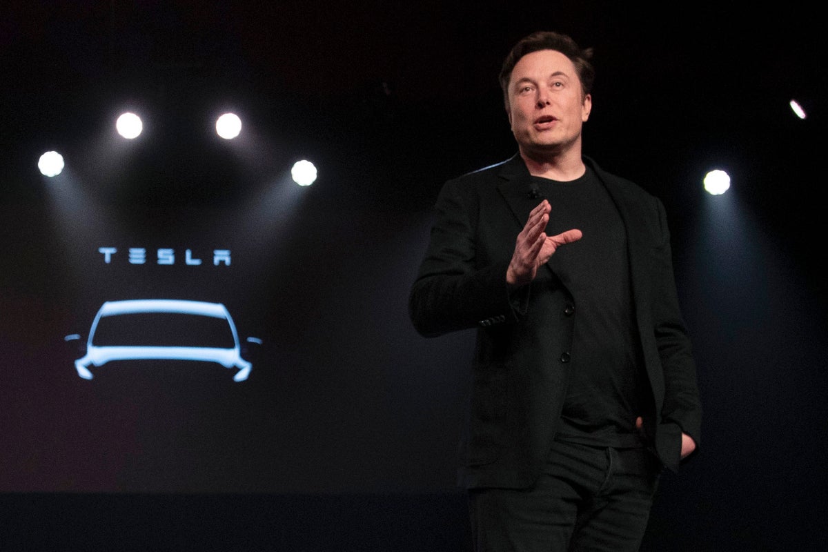 Elon Musk, Twitter savaşından önce Tesla hisselerinde 7 milyar dolar sattı