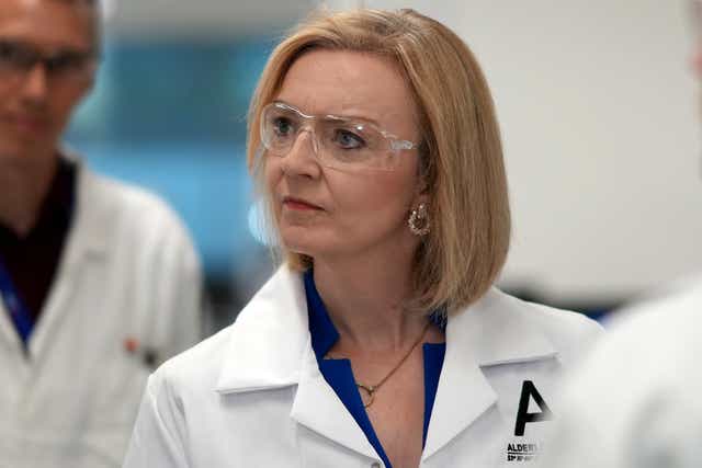 Liz Truss speaks to scientists during a campaign visit to a life sciences laboratory at Alderley Park in Manchester. (Christopher Furlong/PA)
