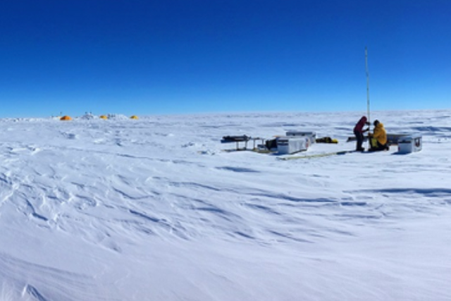 <p>A field camp on the surface of the East Antarctic Ice Sheet, Princess Elizabeth Land</p>