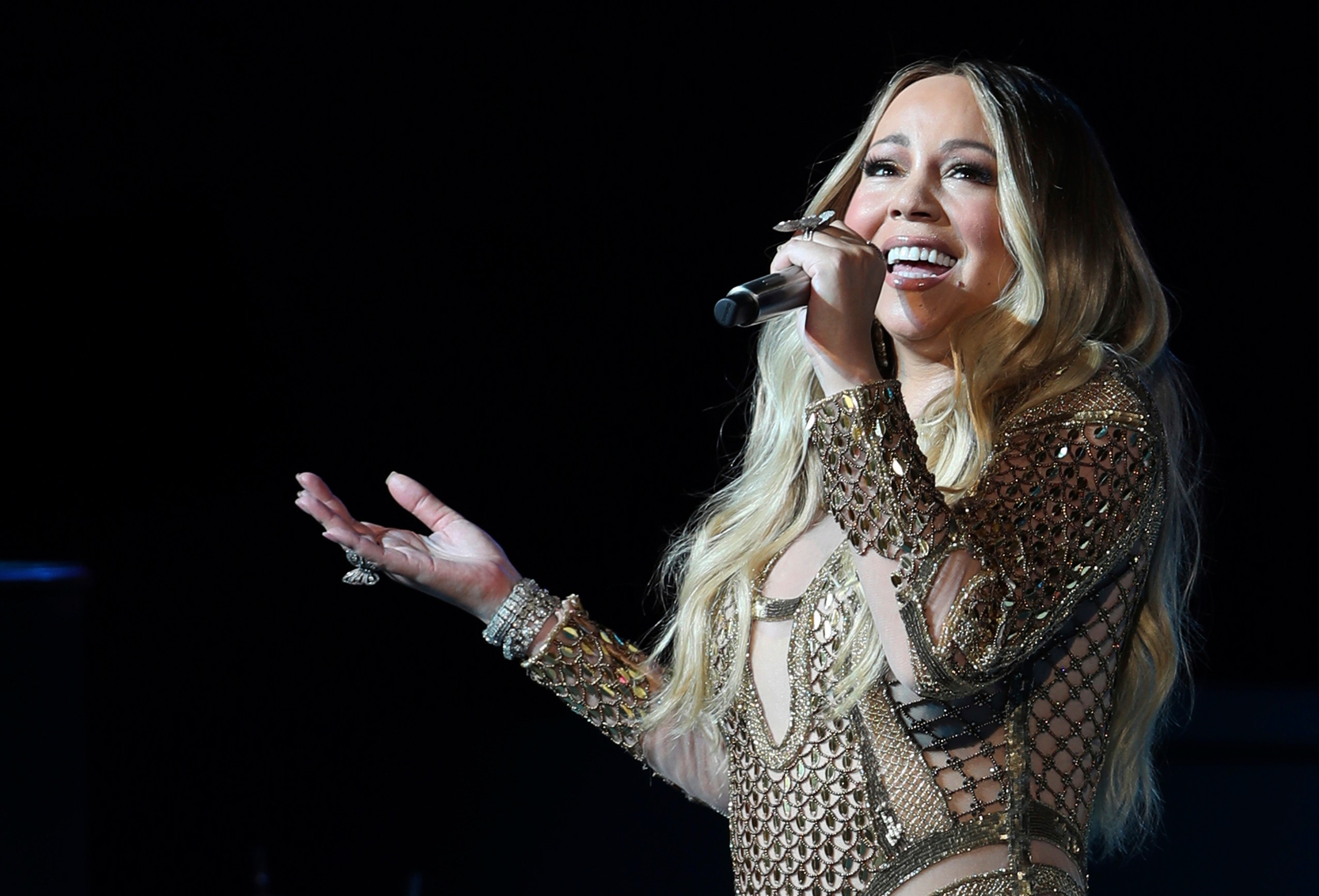 Mariah Carey is inviting fans into her penthouse