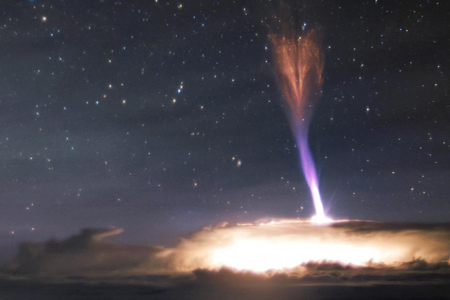<p>Nighttime Cloud Cams at International Gemini Observatory capture extraordinary atmospheric light phenomenon</p>