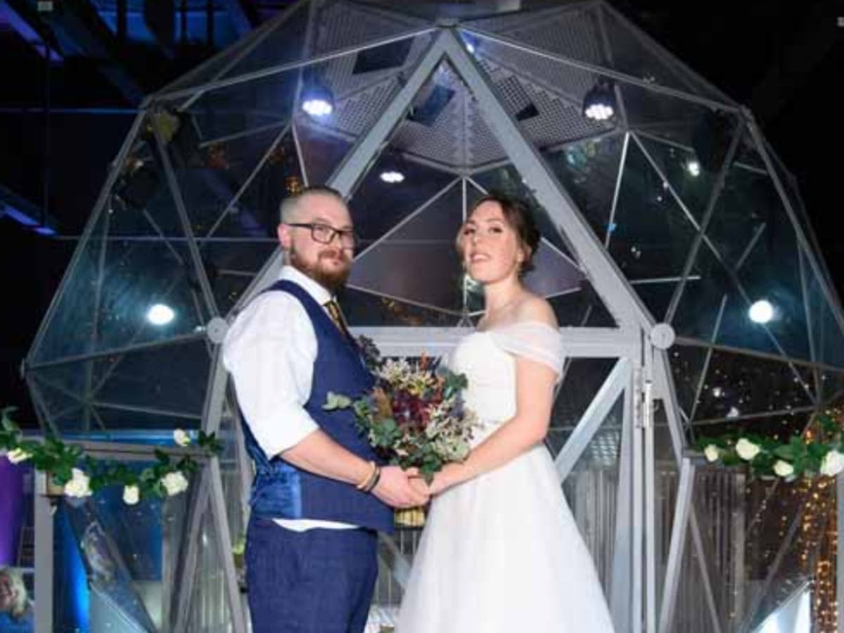 Couple hold Crystal Maze-themed wedding complete with Richard Ayoade lookalike Couple hold Crystal Maze-themed wedding complete with Richard Ayoade lookalike