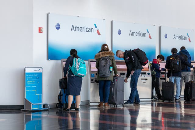 <p>American Airlines customers at Ronald Reagan Washington National Airport</p>