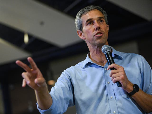 El candidato demócrata a gobernador de Texas, Beto O'Rourke, habla durante una parada en su gira Drive for Texas de 49 días el miércoles 20 de julio de 2022 en Midland, Texas.