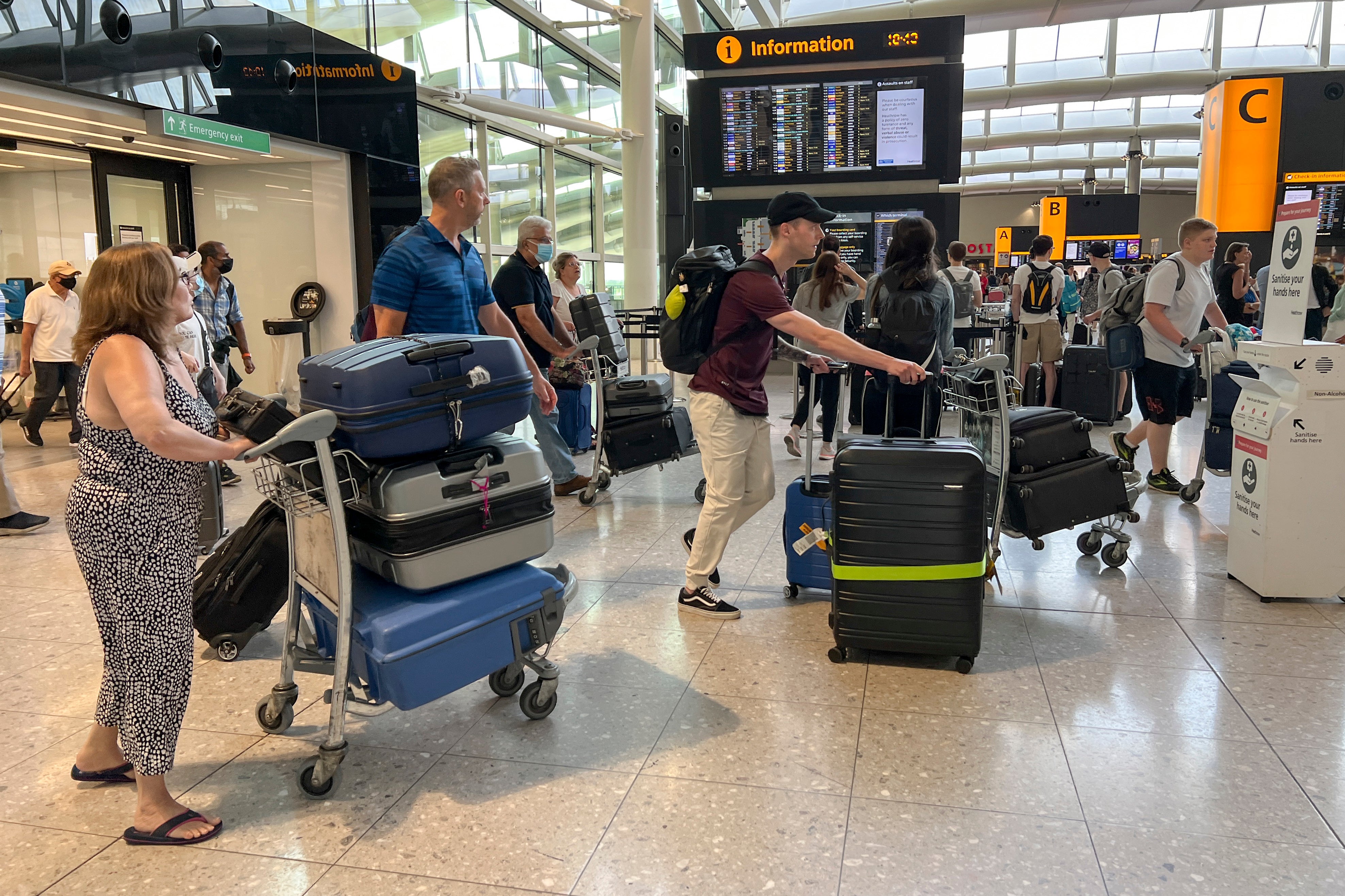MAE: Atenţionare de călătorie în Marea Britanie! Sunt anunțate perturbări ale activităţii poliţiei de frontieră din aeroportul Heathrow/Londra