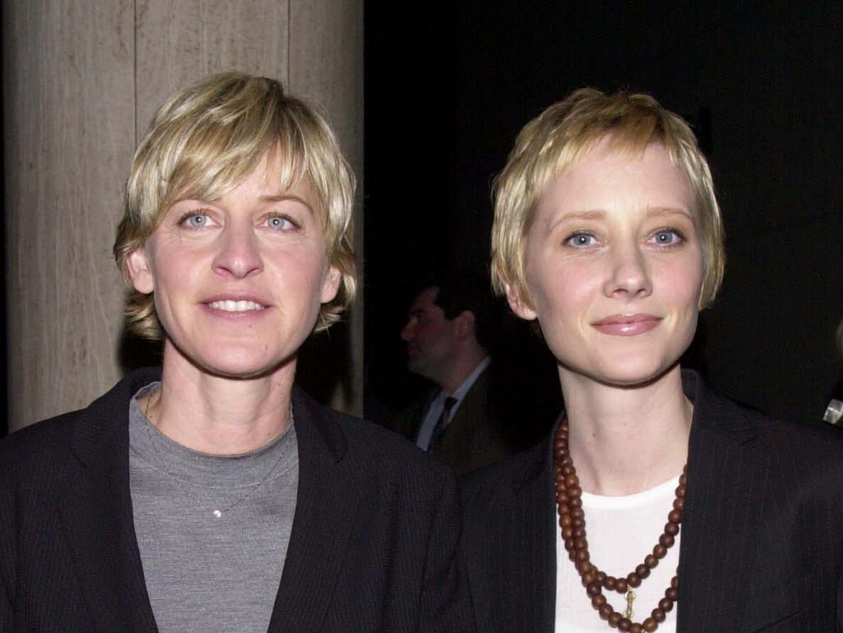 Ellen DeGeneres (L) and actor Anne Heche
