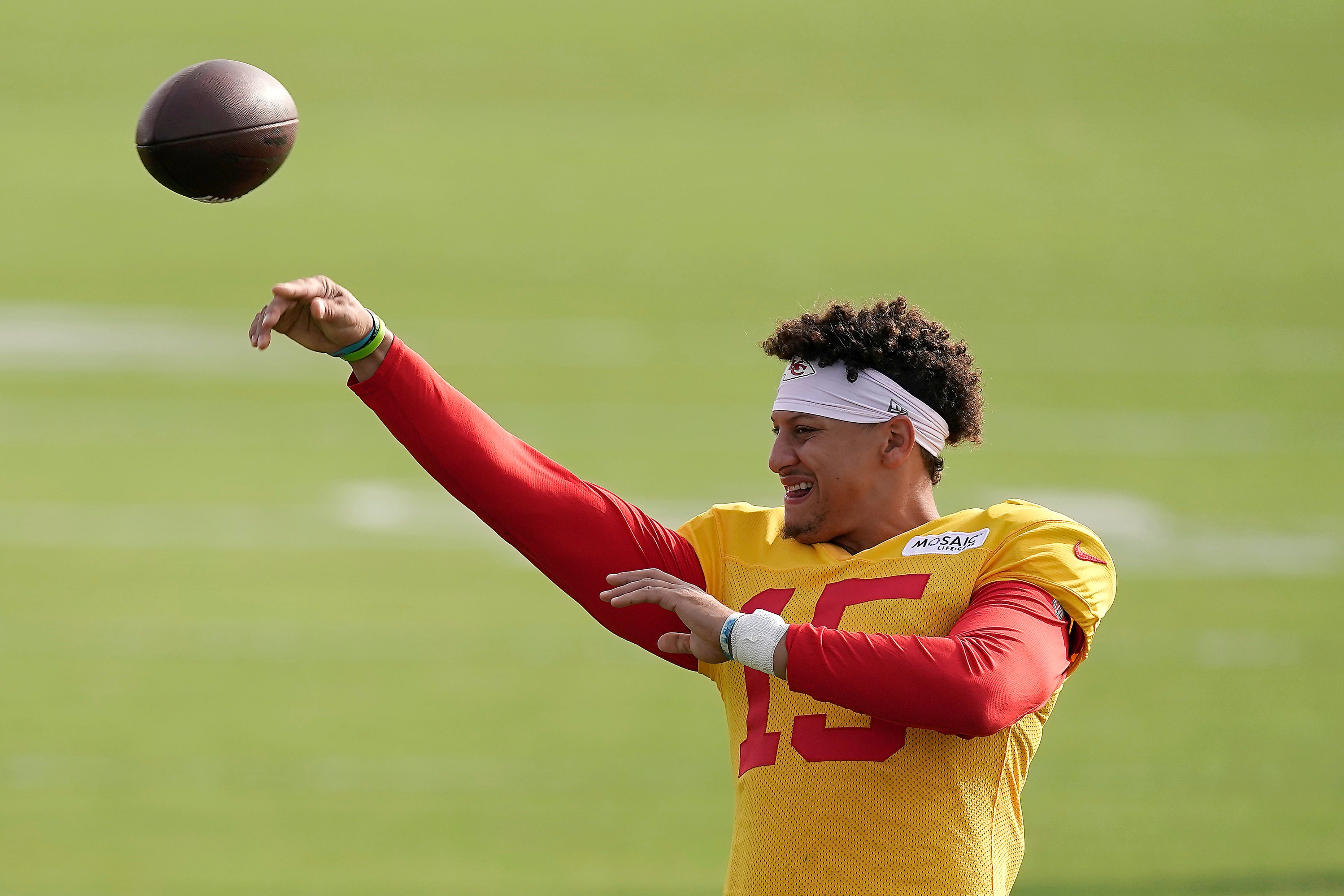 CHIEFS-MAHOMES