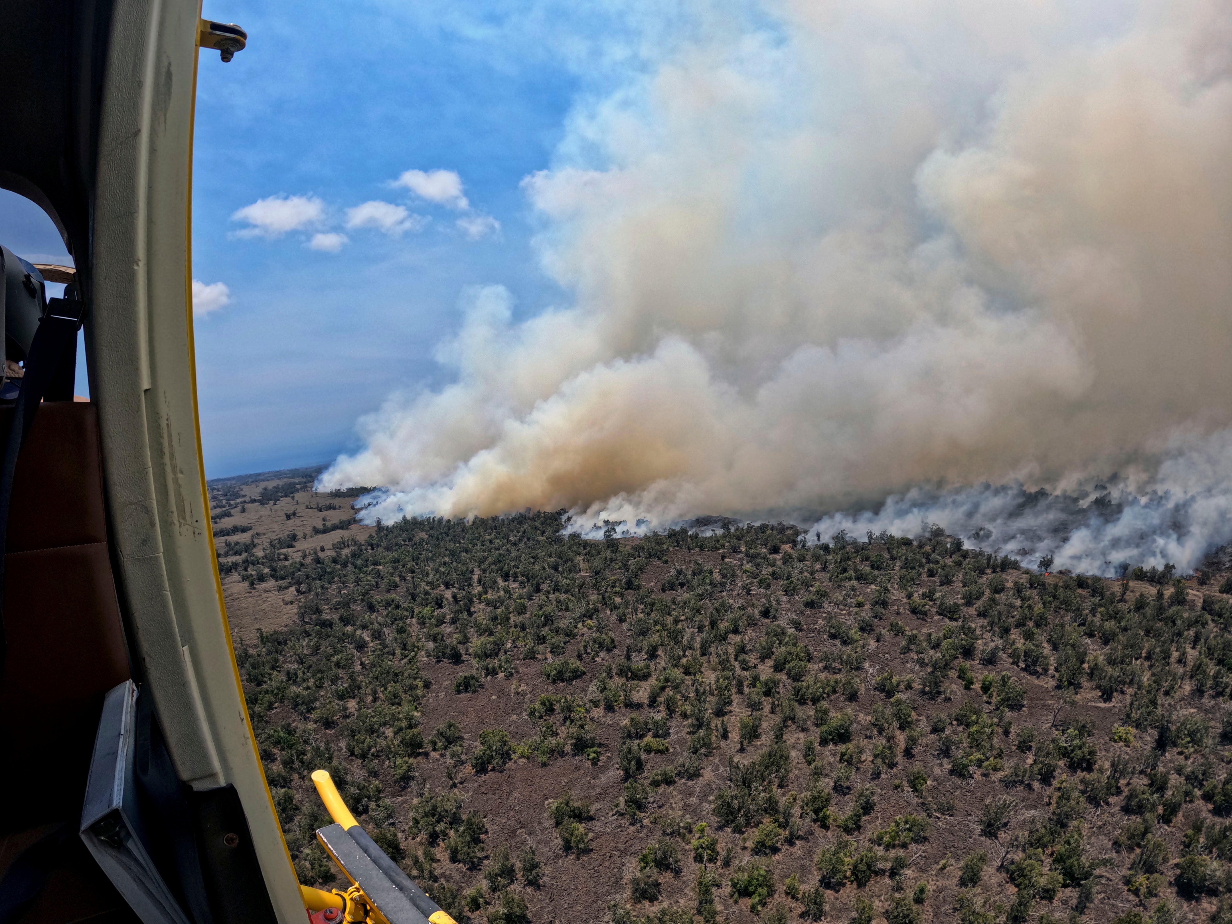 Large Wildfire Burning Amid Drought On Hawaii S Big Island The   Hawaii Wildfire 39747 