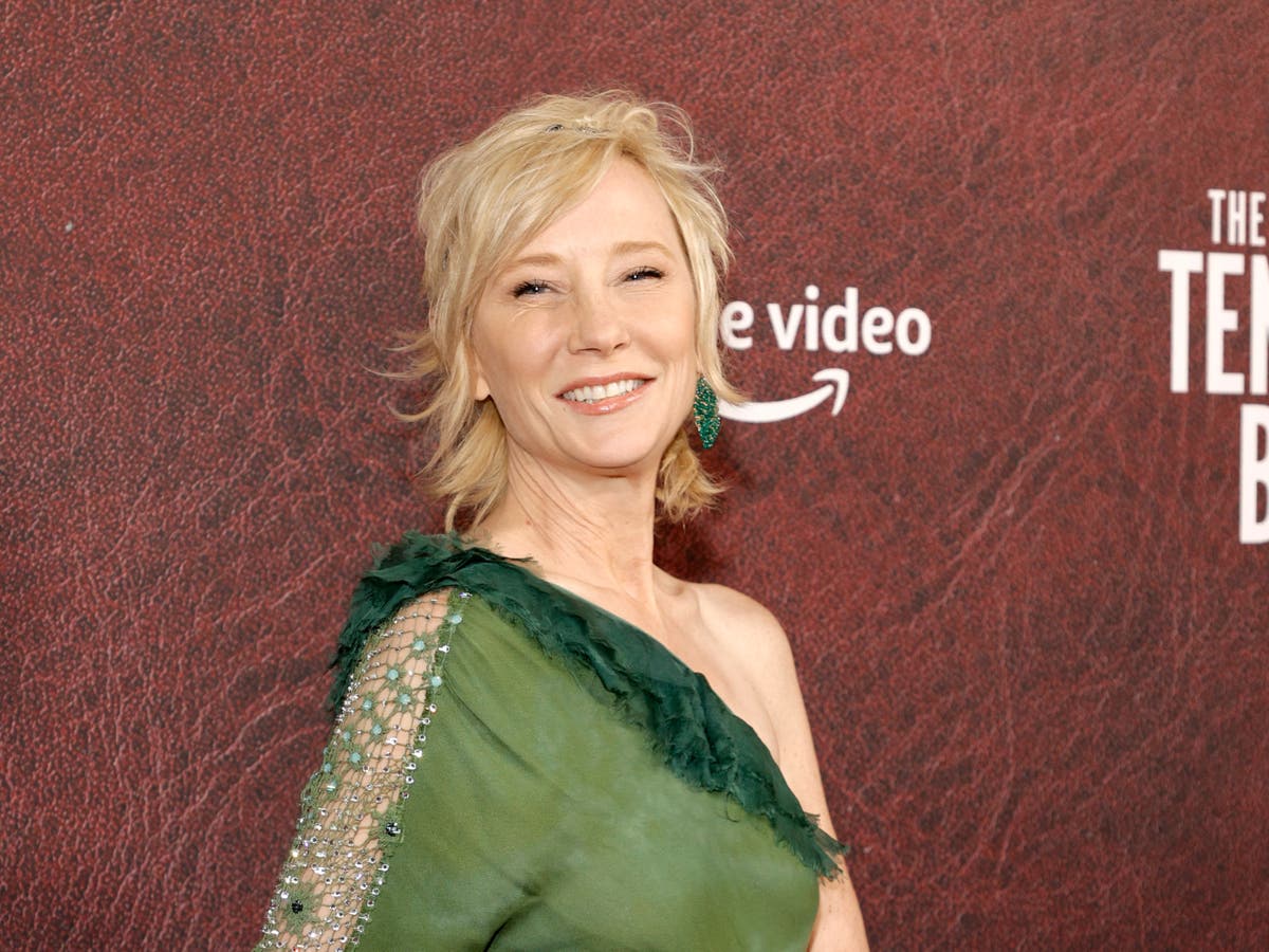 Anne Heche’s family says she is ‘not expected to survive’ after
 LA crash