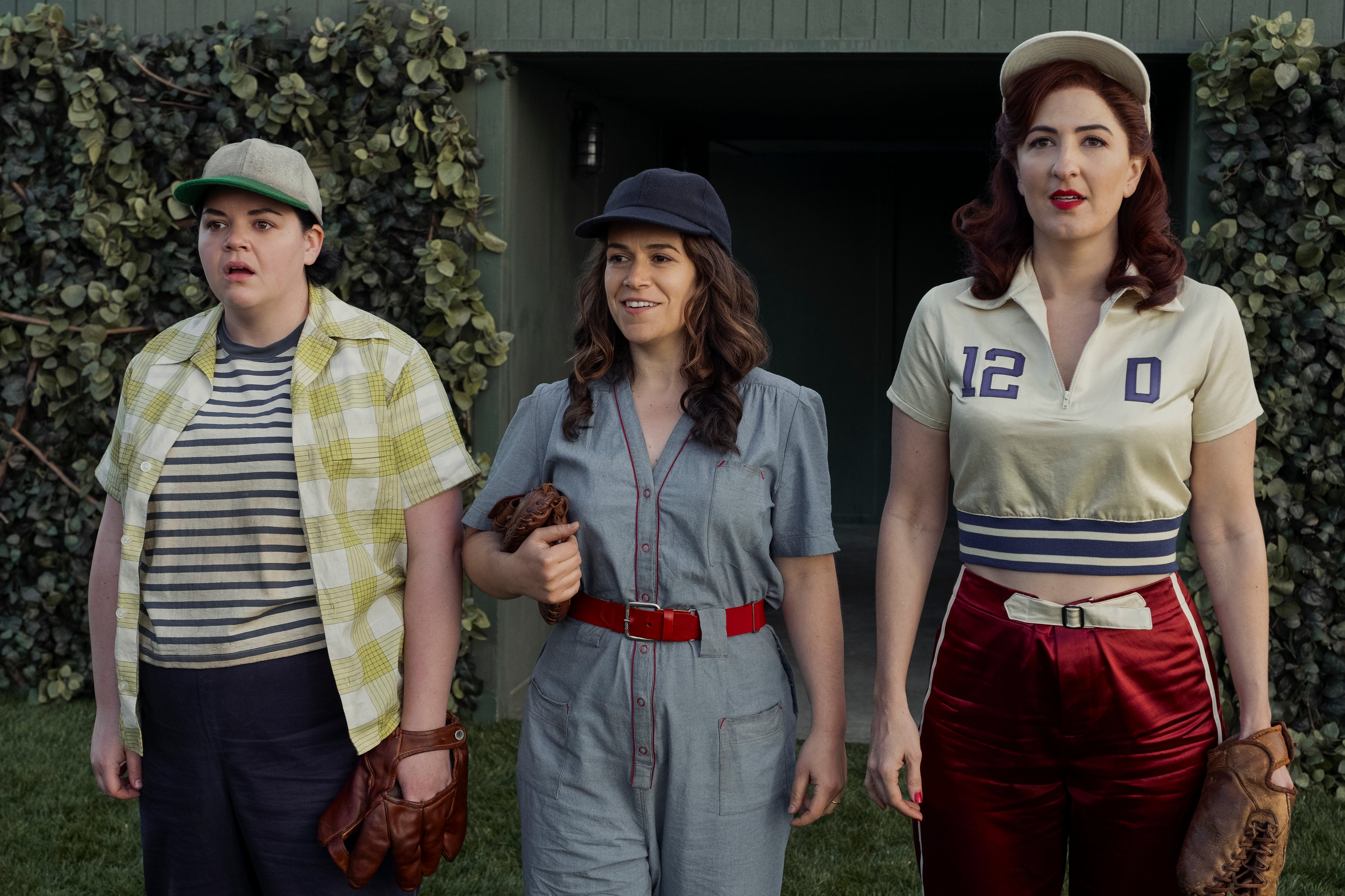 Melanie Field, Abbi Jacobson, and D’Arcy Carden on ‘A League of Their Own’