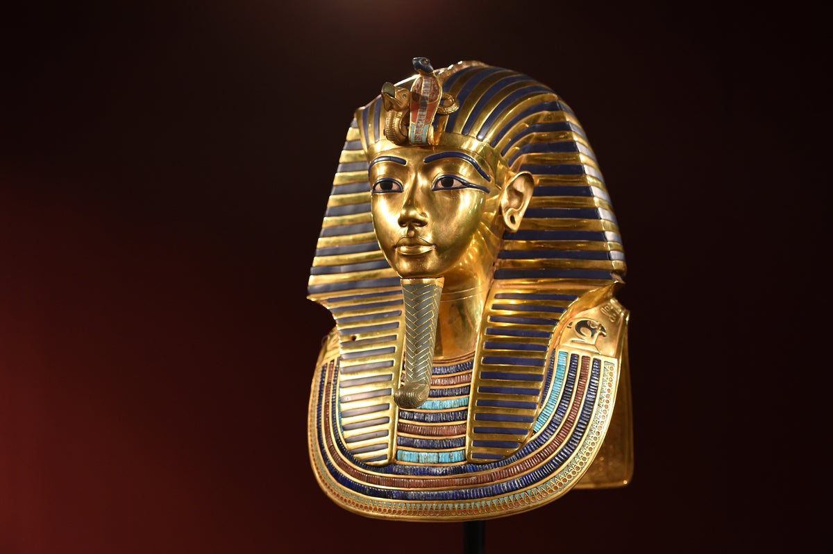 Archeologist who discovered Tutankhamun’s tomb may have stolen treasure, new evidence suggests