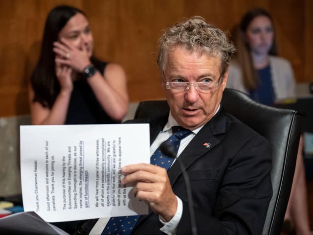 El Senador Rand Paul (R-KY) asiste a un Subcomité Senatorial de Seguridad Nacional sobre Amenazas Emergentes y Supervisión de Gastos en Capitol Hill el 3 de agosto de 2022 en Washington, DC