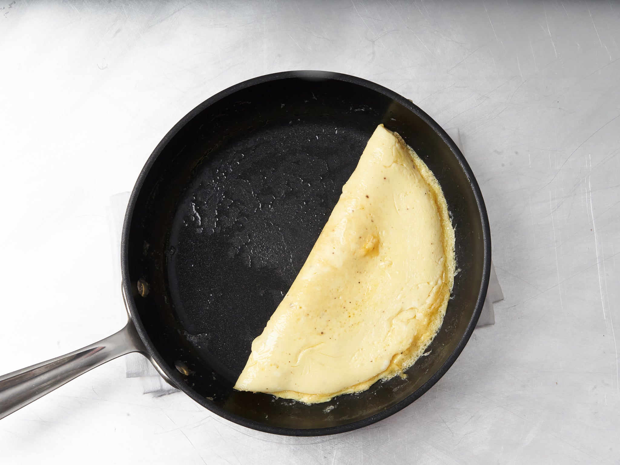 There are several factors to consider, from the pan to the toppings, when cooking an omelette to perfection