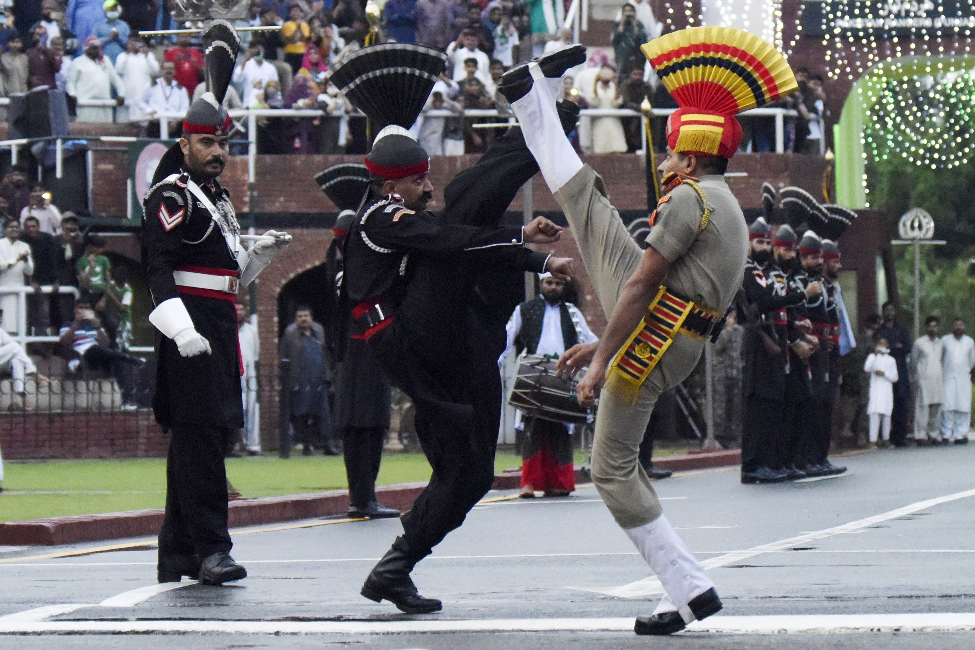 <p>Indian Border Security Force soldiers and Pakistani Rangers (in black) take part in a ceremony during India's 75th Independence Day on 15 August </p>