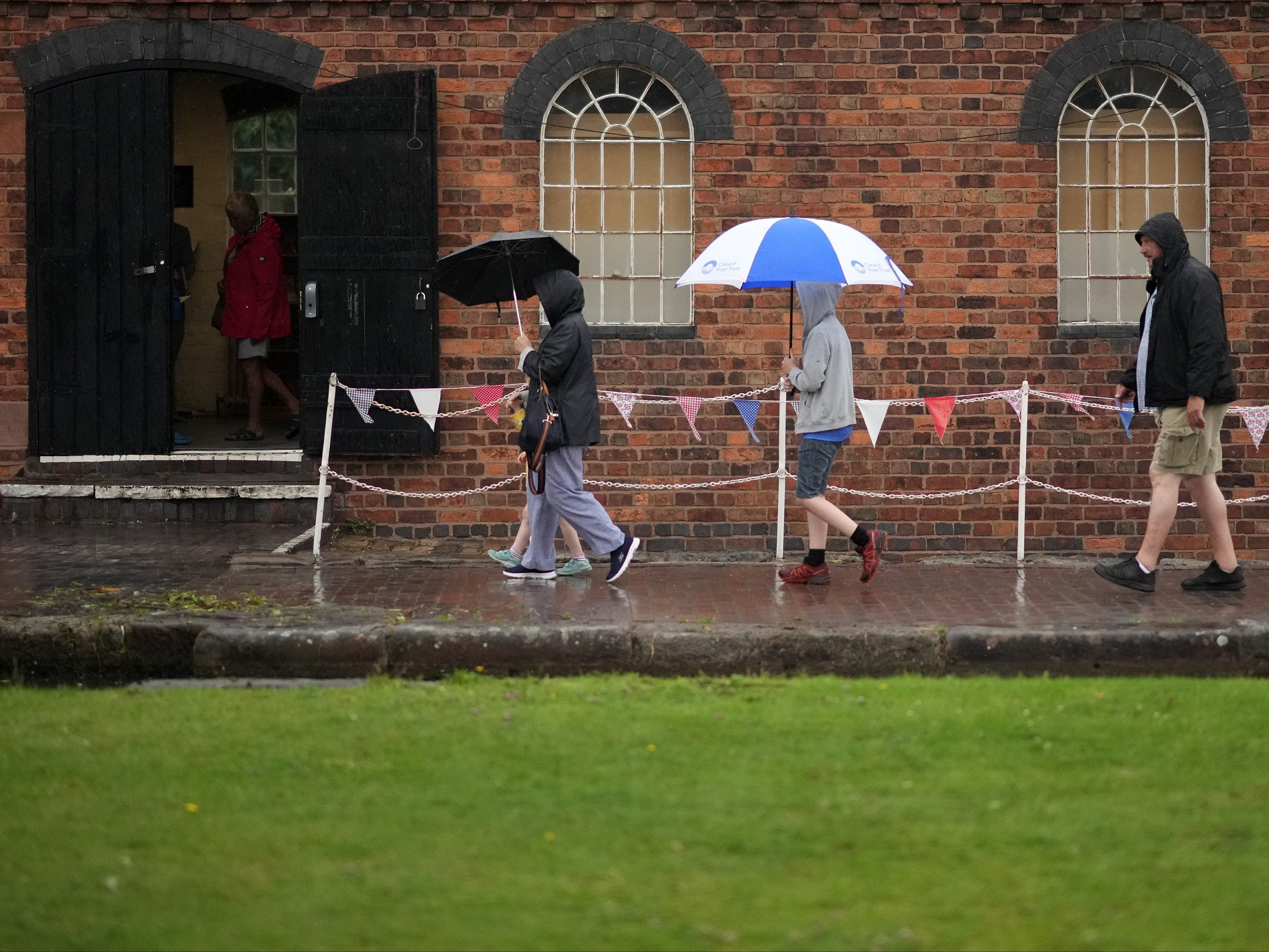 Showers hit the UK following the heatwave