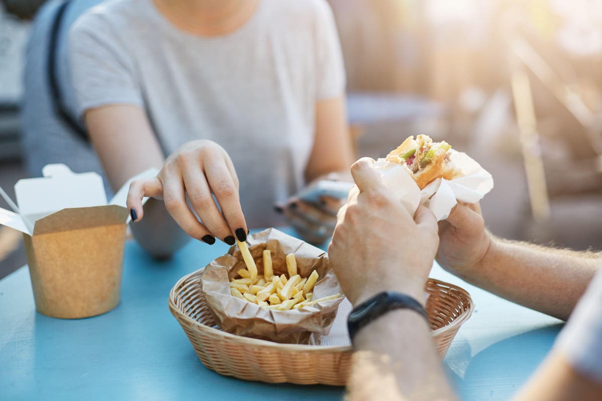 Keen to ditch carbs? Nutritionists explain why that&rsquo;s a bad idea