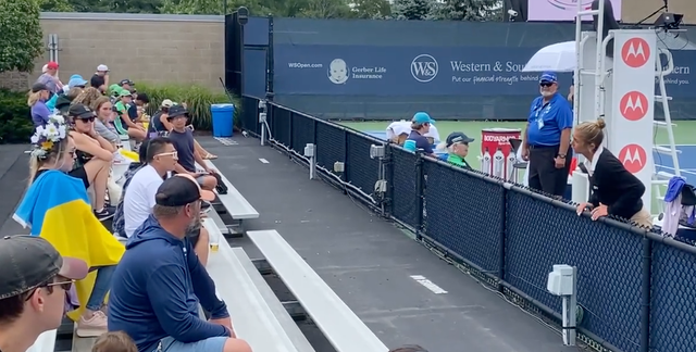<p>A fan is asked to remove a Ukraine flag at the Western & Southern Open</p>