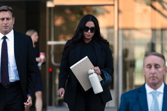 <p>Vanessa Bryant, center, leaving the courthouse </p>