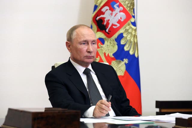 Presidente ruso Vladimir Putin asiste a reunión de trabajo