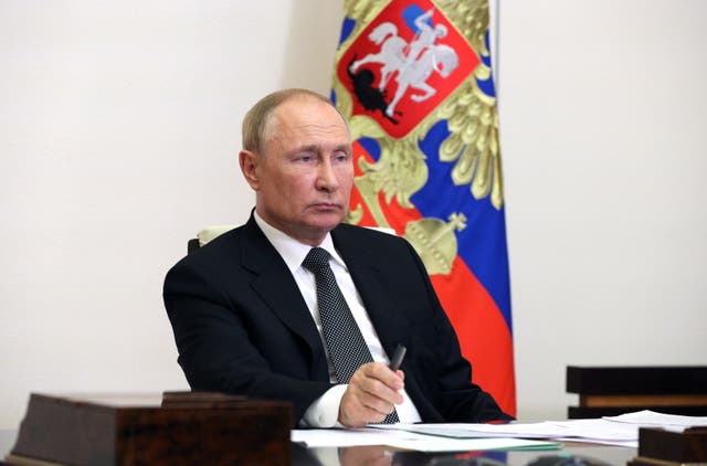 Presidente ruso Vladimir Putin asiste a reunión de trabajo