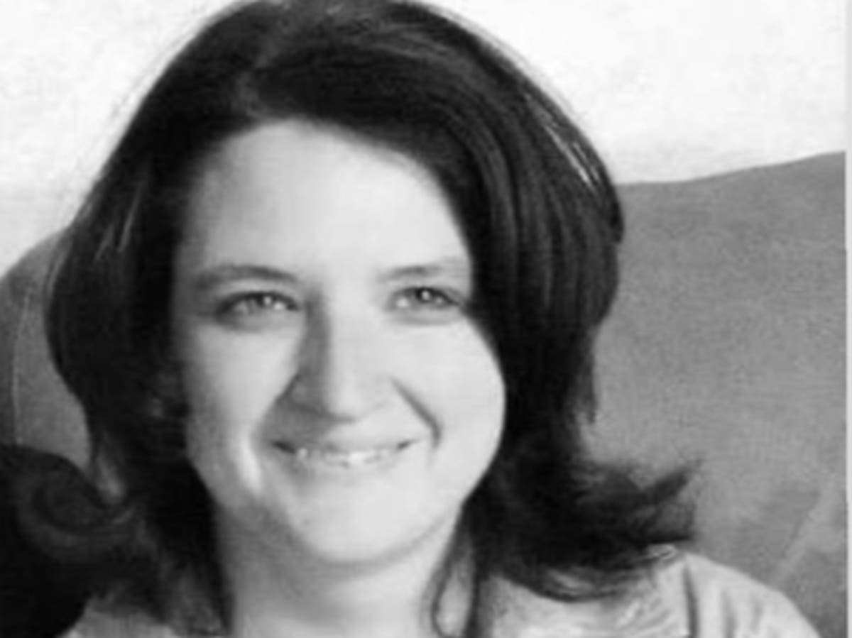 A mother vanished while awaiting trial for killing her husband. Her daughter saw it coming