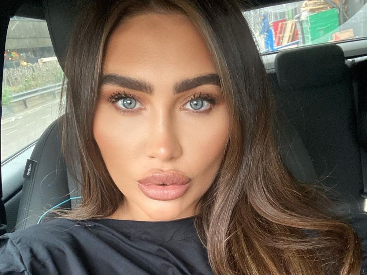 Lauren Goodger gets tattoo inked with late daughter’s ashes Lauren Goodger gets tattoo inked with late daughter’s ashes