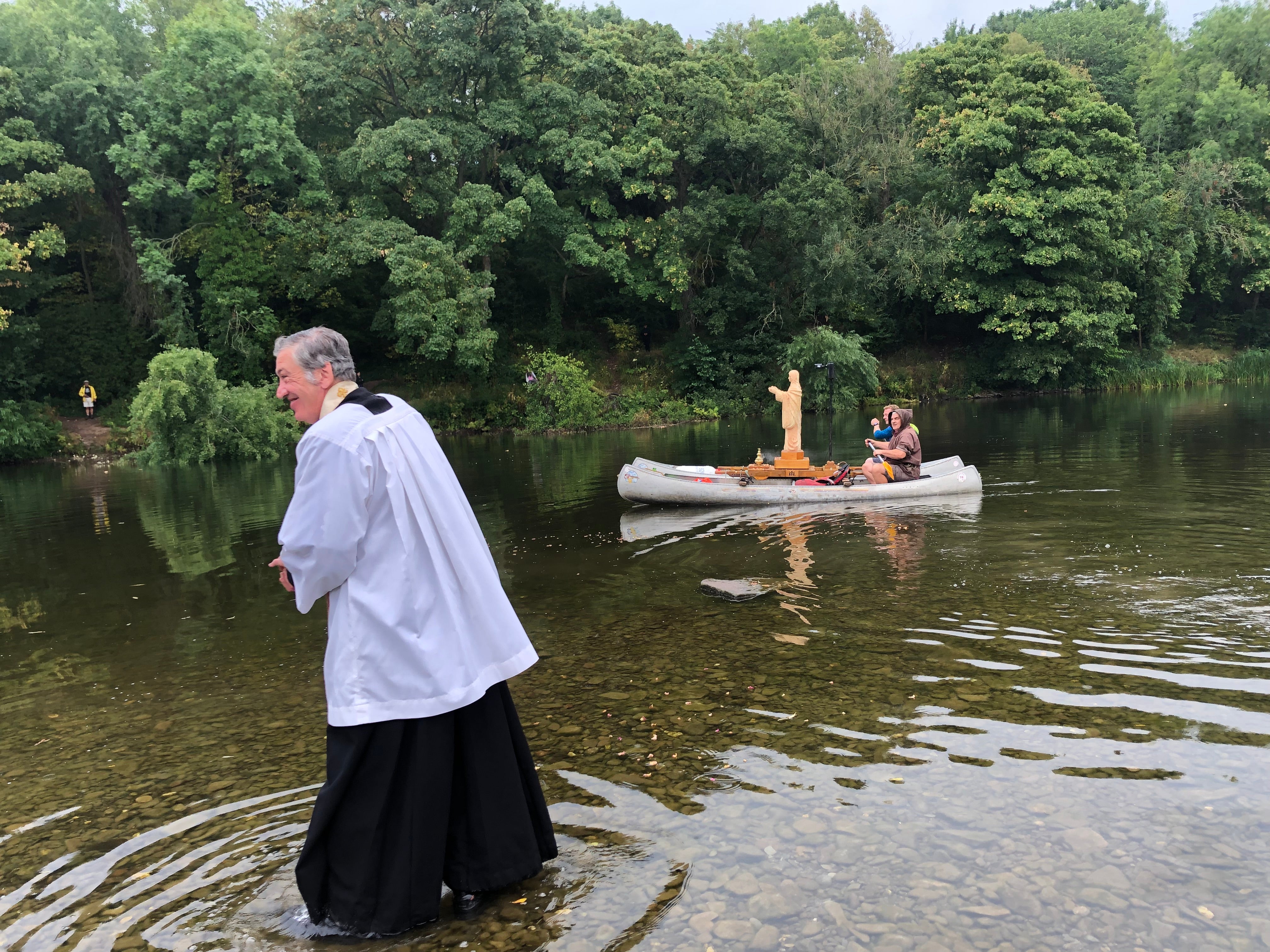 Father Richard Williams of St Mary’s Church in Hay-on-Wye sees the statue of the Virgin Mary off on her 75-mile river pilgrimage