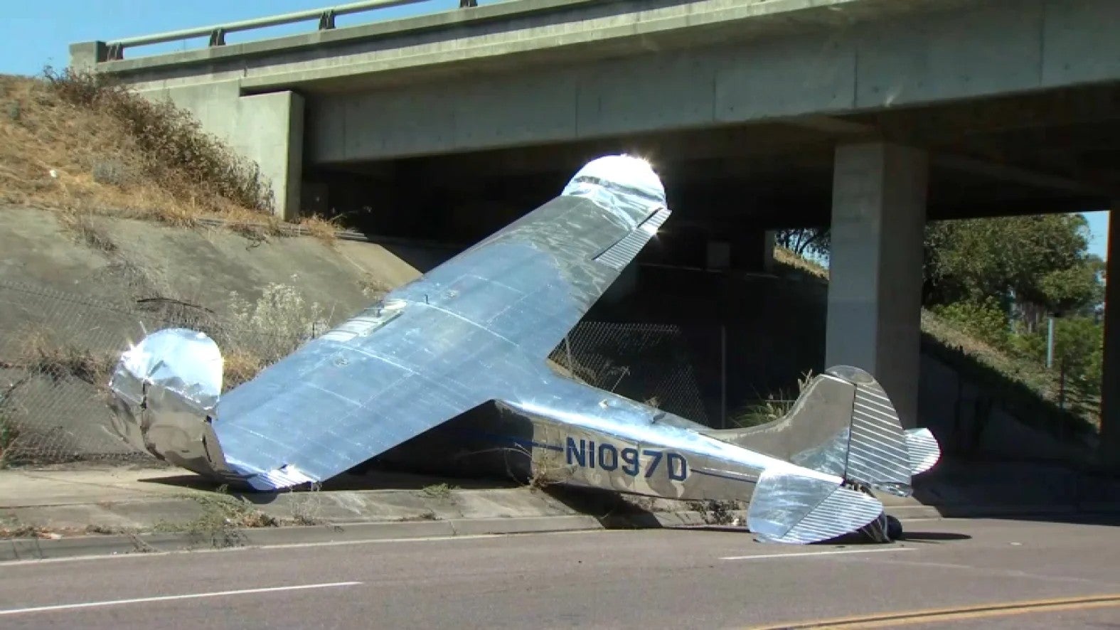 One Person Injured As Small Plane Crashes Next To California Freeway ...