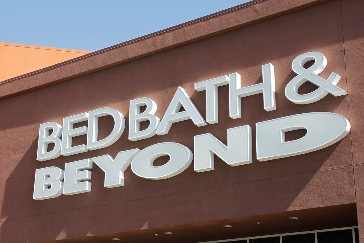 Bed Bath & Beyond CFO dead after falling from NYC building amid company losses 