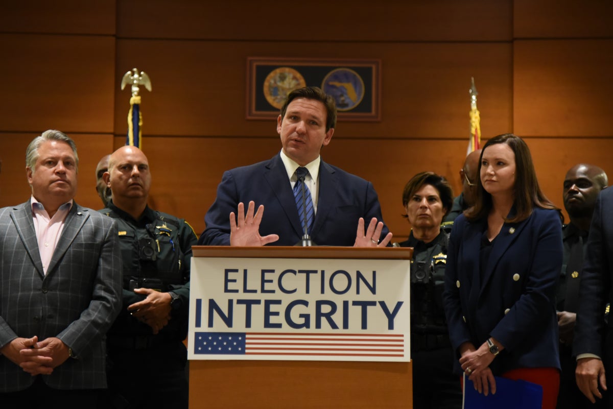 Florida'nın yeni seçim polisi, yasadışı oy kullanmaktan ağır hükümlü 20 kişiyi tutukladı
