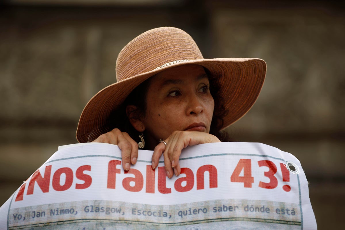 Mexico arrests ex-attorney general in missing students case