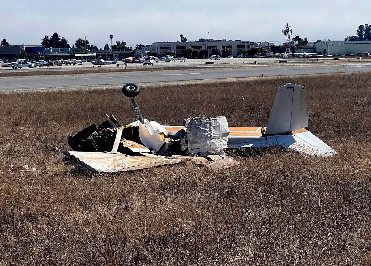Officials: At least 2 die after planes collide in California