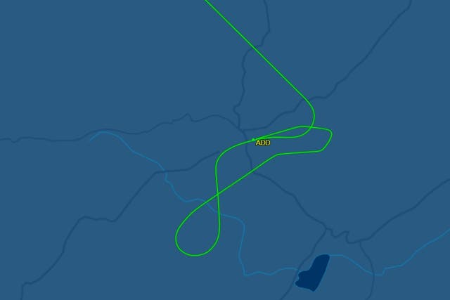 Primer plano de la ruta de vuelo del vuelo de Ethiopian Airlines después de perder su aterrizaje en el aeropuerto de Addis Abeba