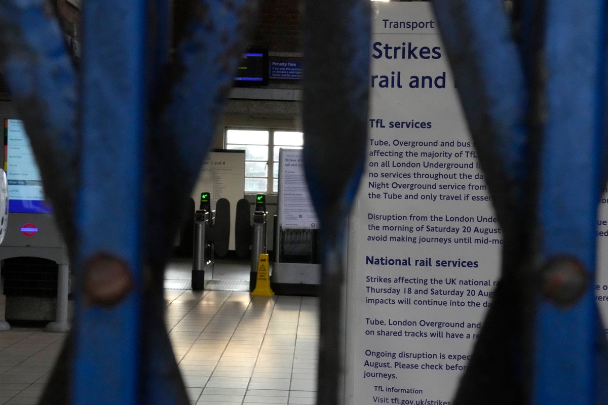 Grant Shapps threatens to impose new working terms on striking rail workers
