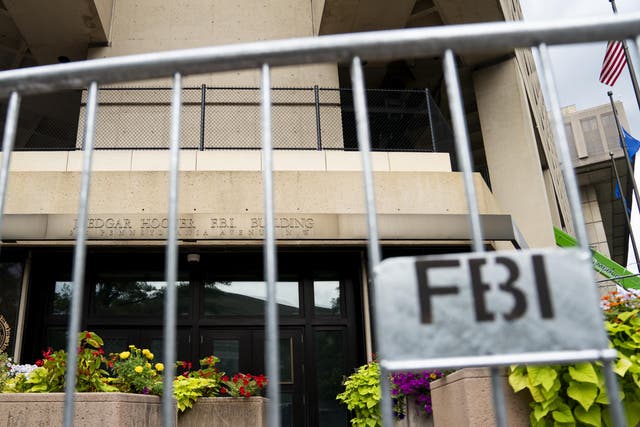 La sede del FBI detrás de vallas de seguridad en Washington, DC