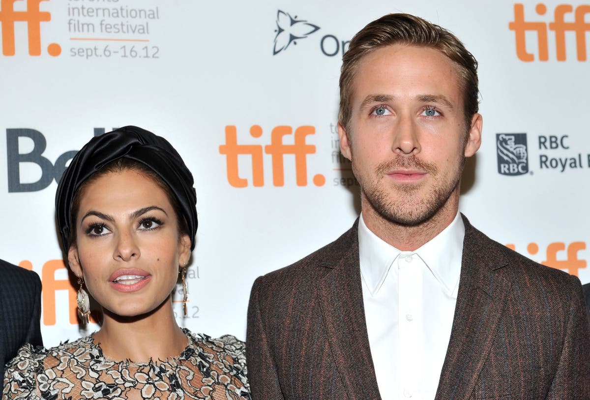 Eva Mendes flashes photo of long-term partner Ryan Gosling on phone wallpaper