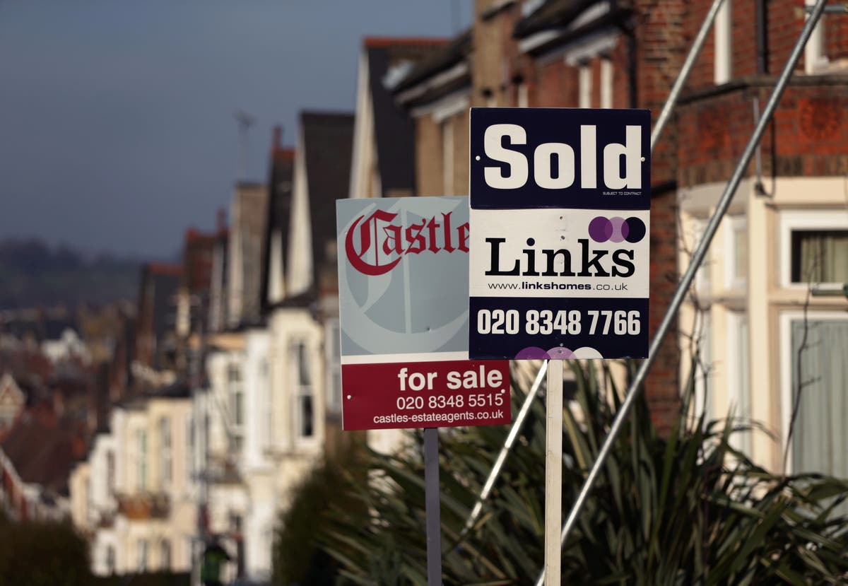 British homeowners face mortgage &lsquo;timebomb&rsquo; with &lsquo;biggest ever hike in payments&rsquo;