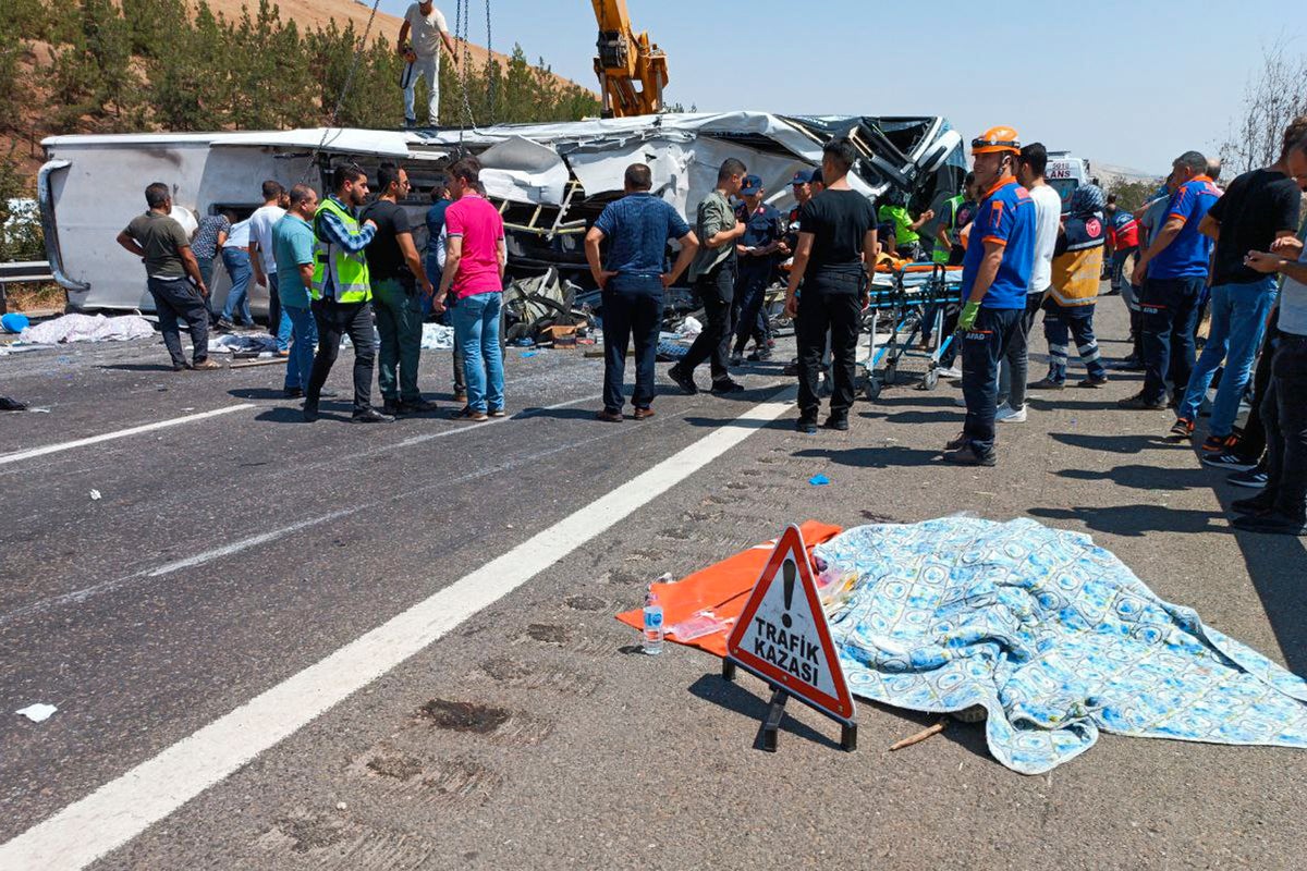 Turkey: Crashes at emergency sites kill at least 35 people